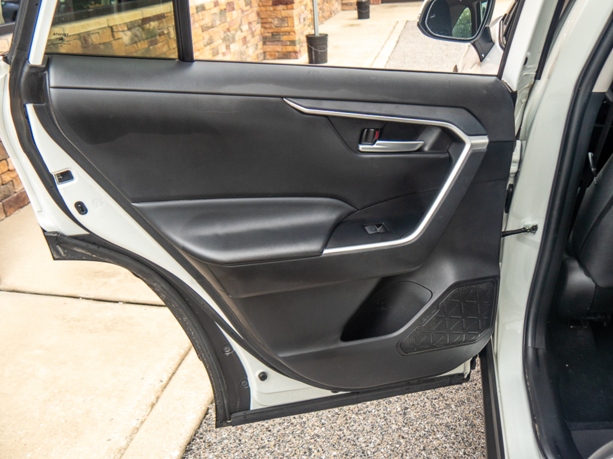 Used 2023 Toyota RAV4 XLE AWD/4WD image 17