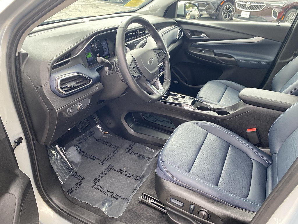 Certified 2023 Chevrolet Bolt EUV Premier w/ Sun & Sound Package FWD image 13