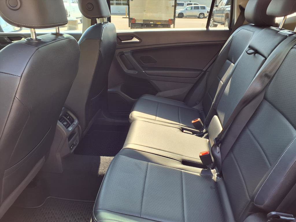 Used 2020 Volkswagen Tiguan SE image 28