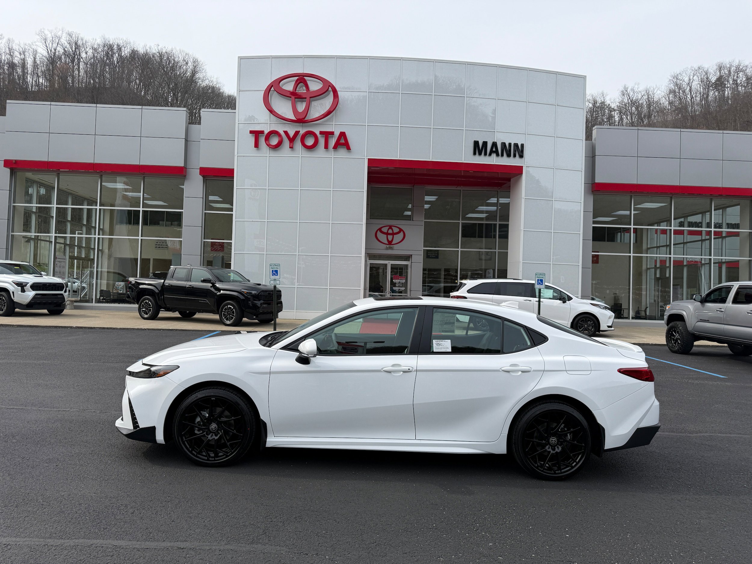 New 2026 Toyota Camry SE image 1