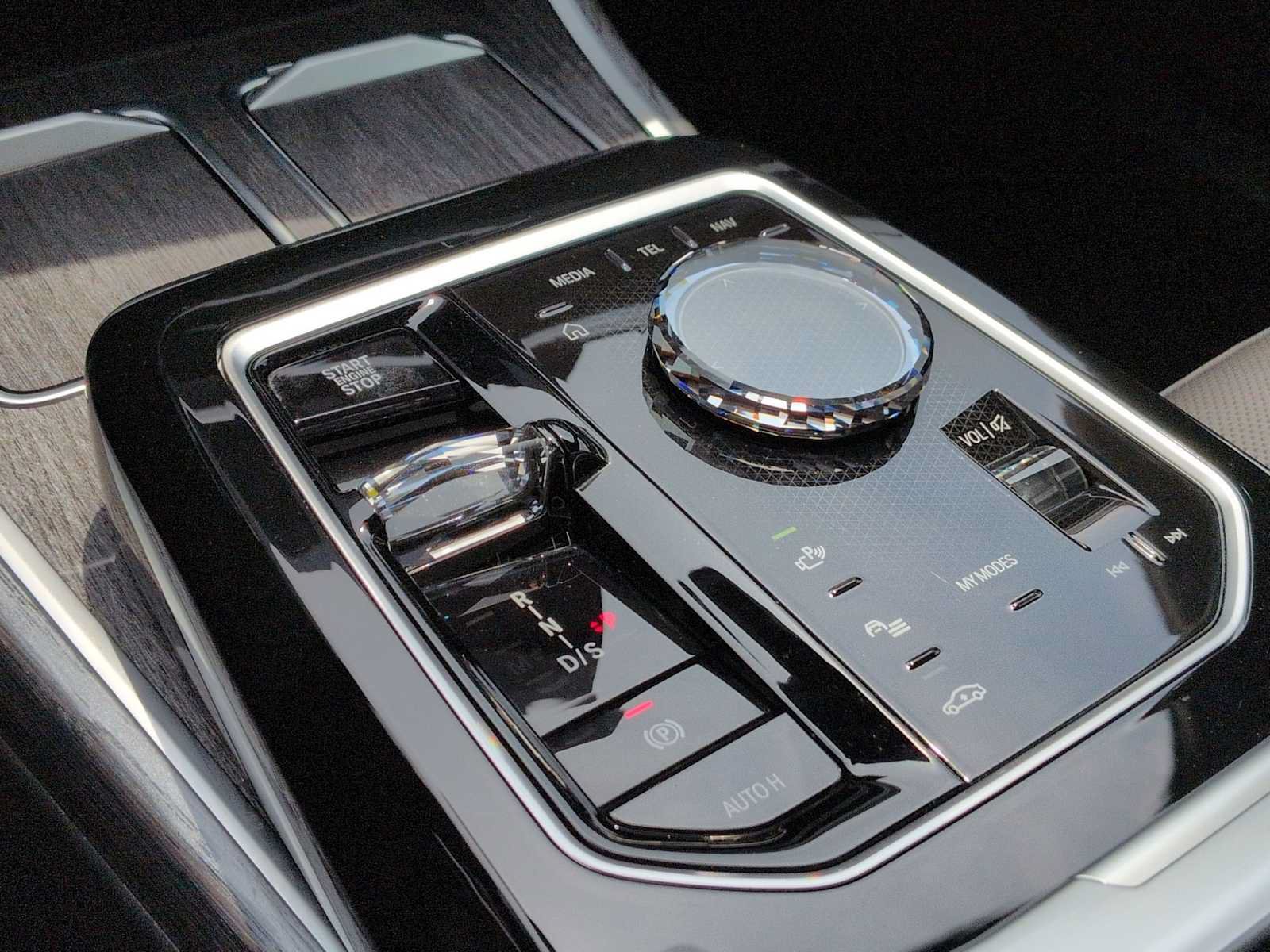 New 2025 BMW 740i xDrive AWD/4WD image 35