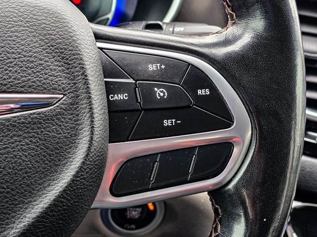 Used 2020 Chrysler Pacifica Touring-L image 26