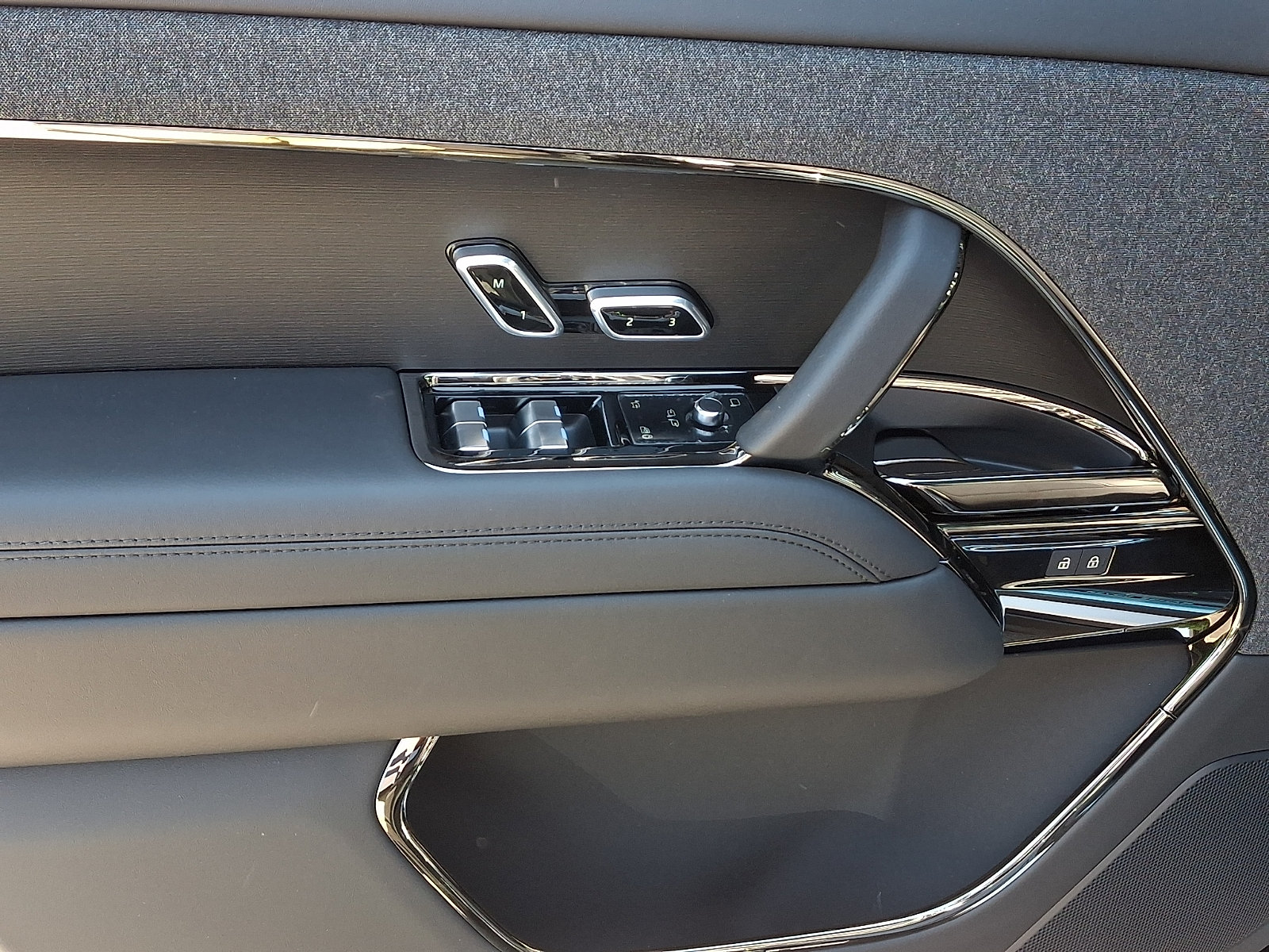New 2026 Land Rover Range Rover Sport Dynamic SE AWD/4WD image 9