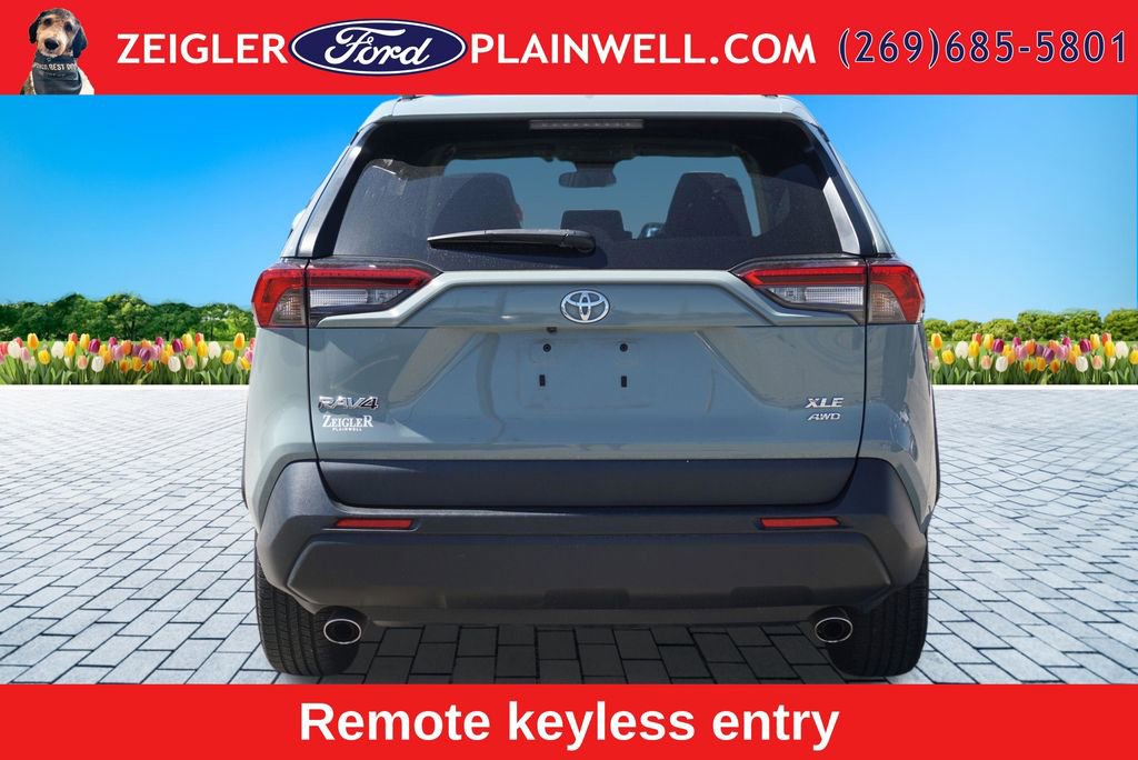 Used 2021 Toyota RAV4 XLE AWD/4WD image 4