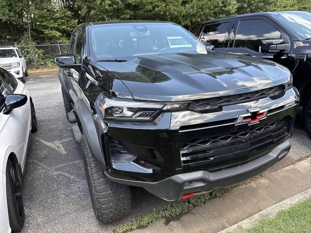 Used 2024 Chevrolet Colorado ZR2 w/ ZR2 Convenience Package III AWD/4WD image 3