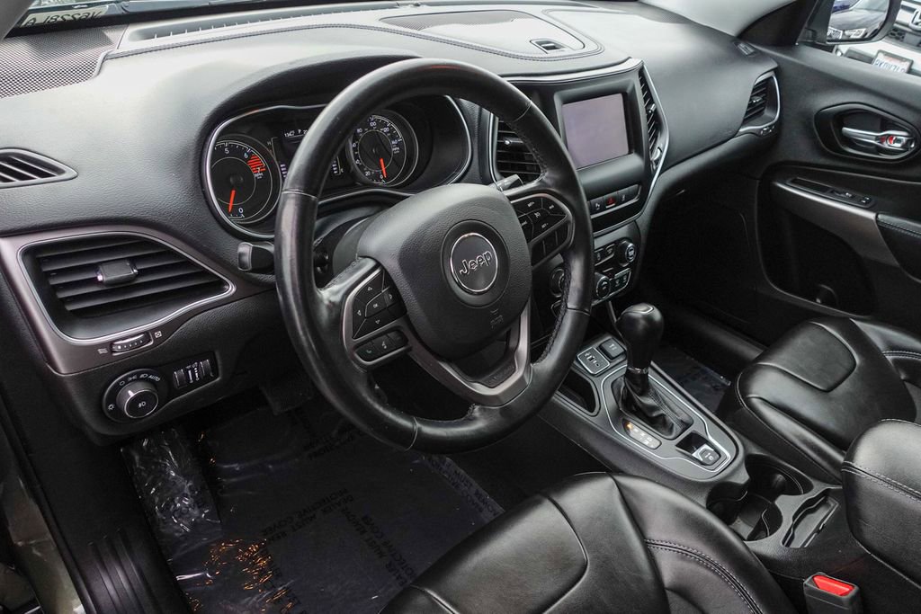 Used 2021 Jeep Cherokee Latitude Plus w/ Sun & Sound Group image 12