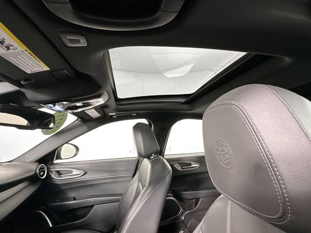 Used 2022 Alfa Romeo Giulia Ti AWD/4WD image 19