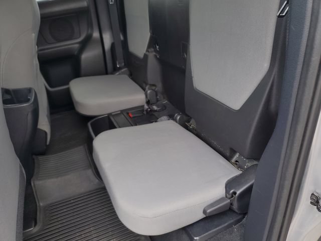 Used 2019 Toyota Tacoma SR5 w/ SR5 Appearance Package (SM) AWD/4WD image 24
