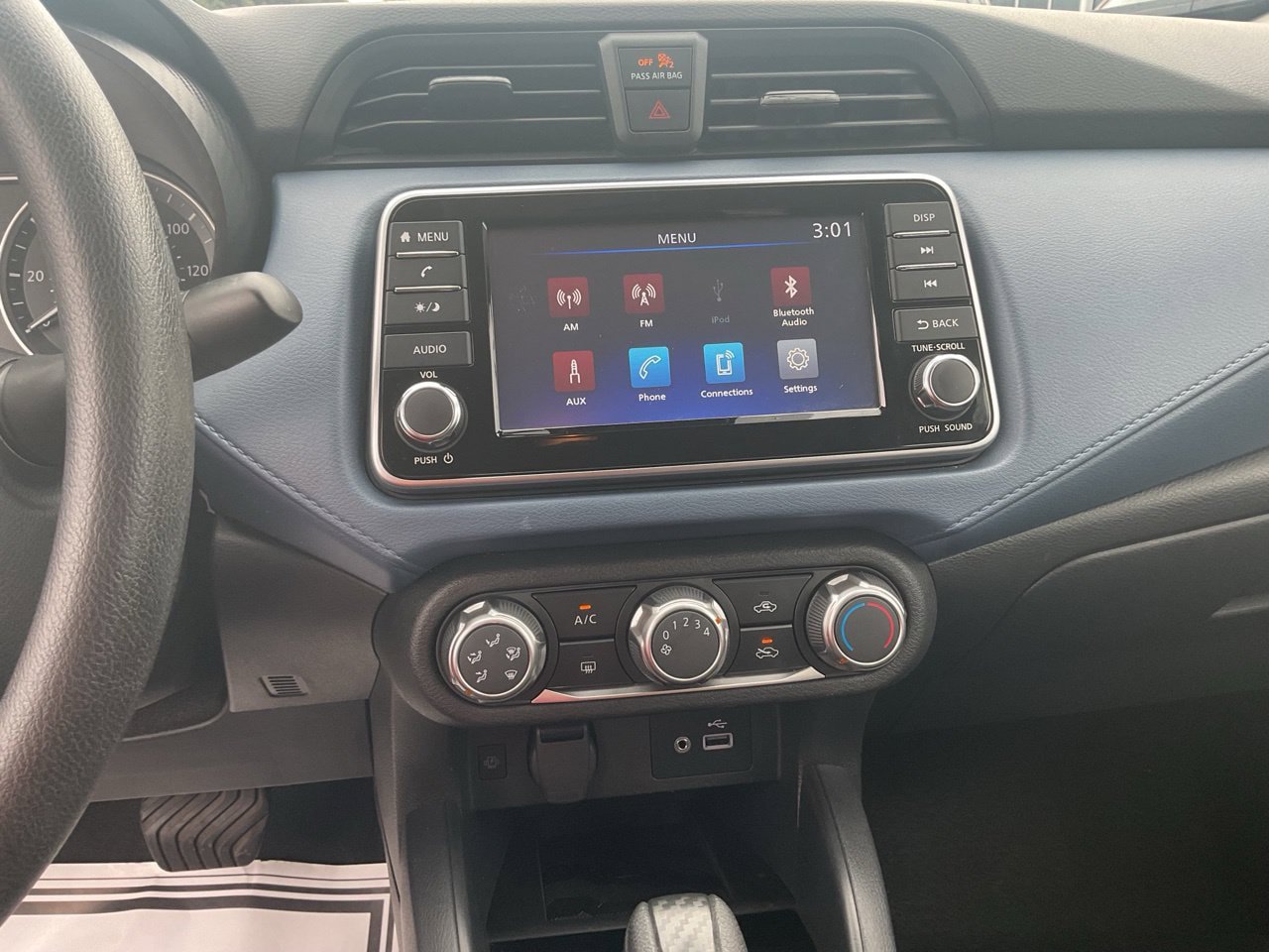 Used 2025 Nissan Versa SV FWD image 27