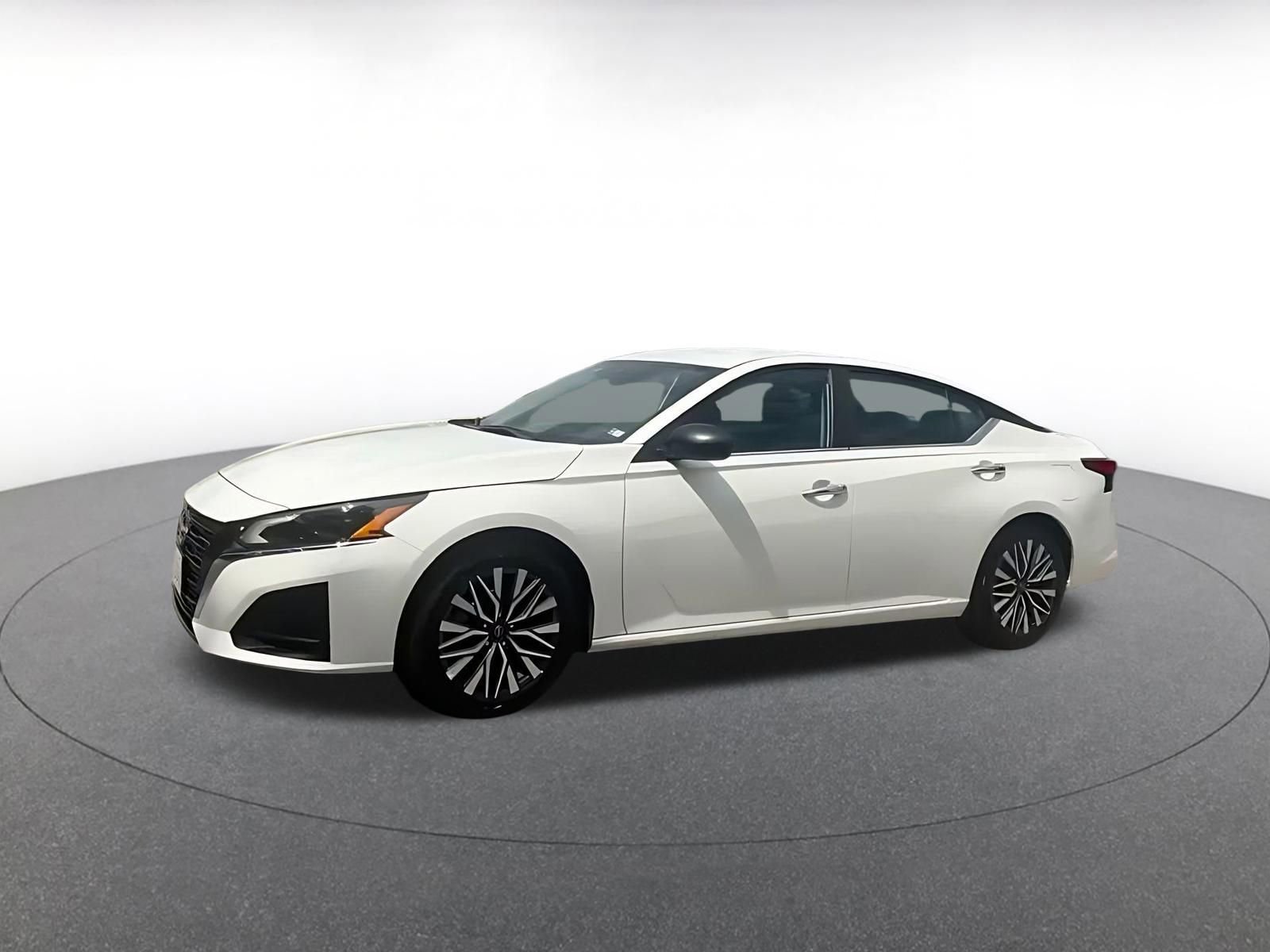 Used 2025 Nissan Altima 2.5 SV FWD image 9