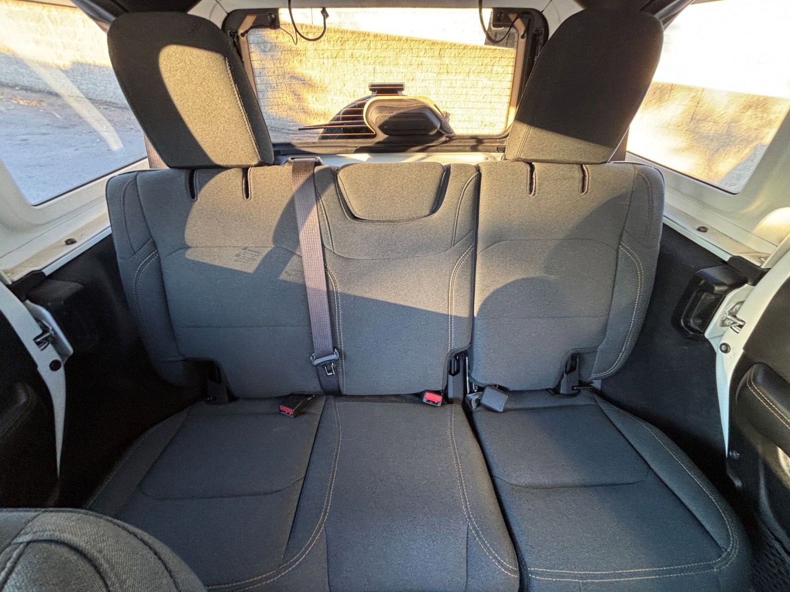 Used 2025 Jeep Wrangler Sahara image 38