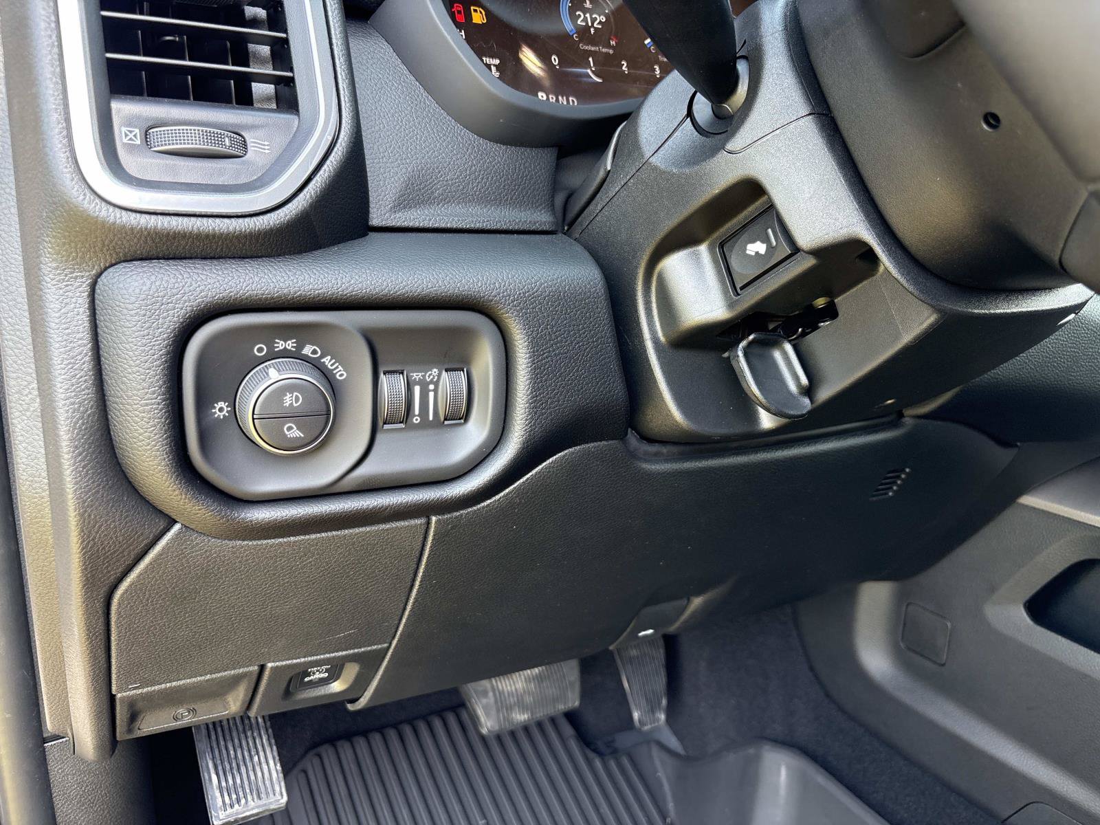 New 2026 RAM 2500 Laramie w/ Night Edition AWD/4WD image 33