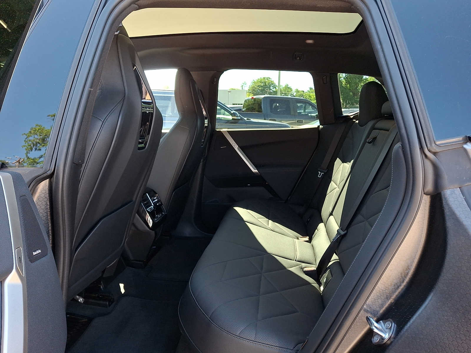 Certified 2024 BMW iX xDrive50 w/ Premium Package AWD/4WD image 10
