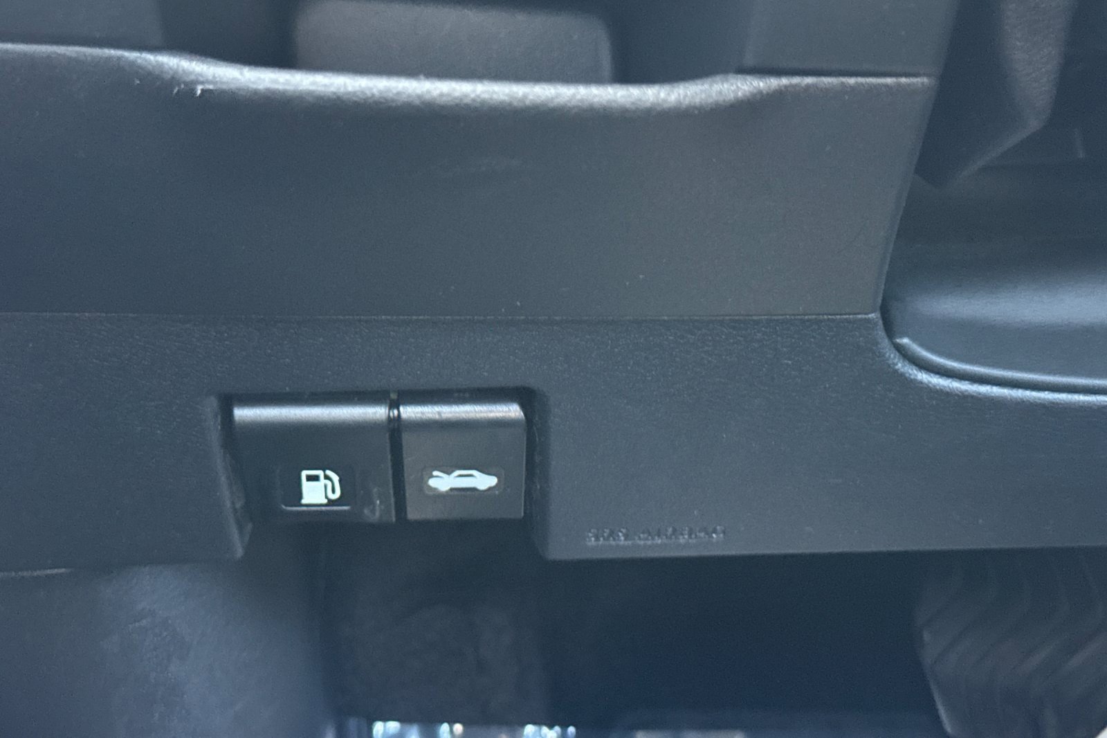 Used 2020 Nissan Kicks SR image 29