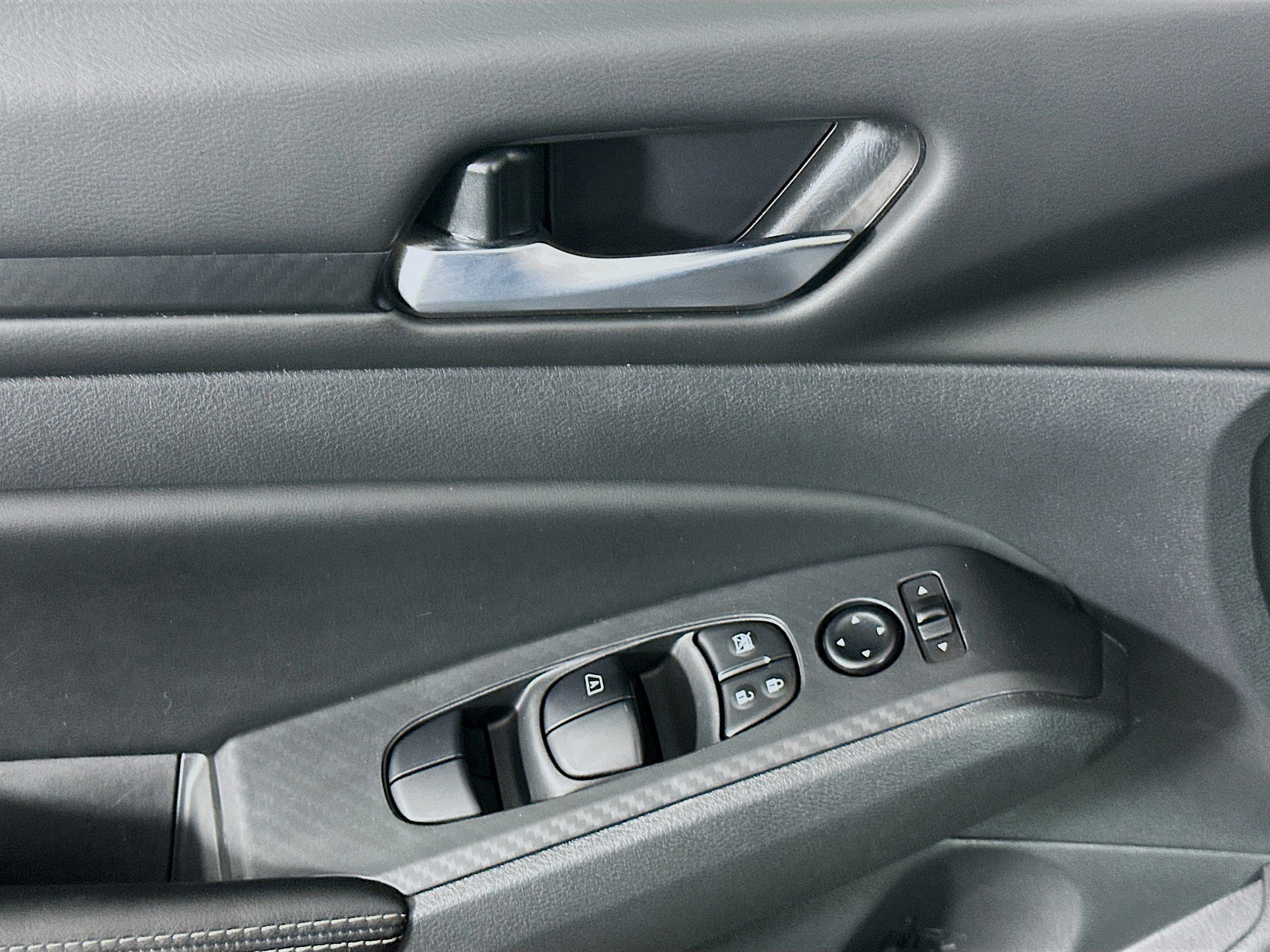 Used 2025 Nissan Altima 2.5 SV FWD image 15