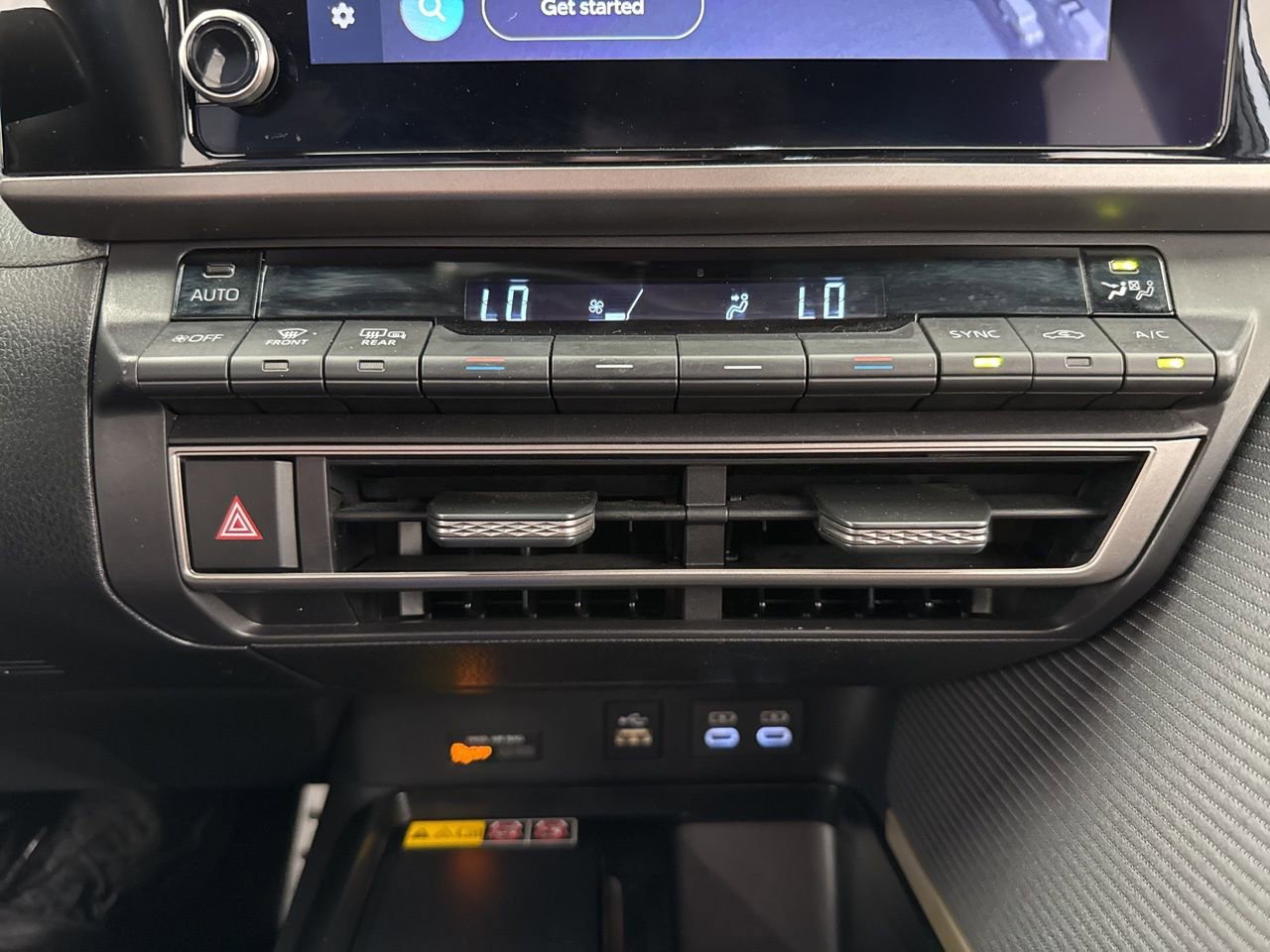 Used 2025 Toyota Camry SE w/ Convenience Package image 25