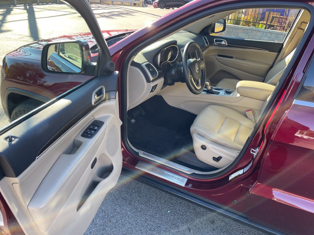 Used 2017 Jeep Grand Cherokee Limited AWD/4WD image 14