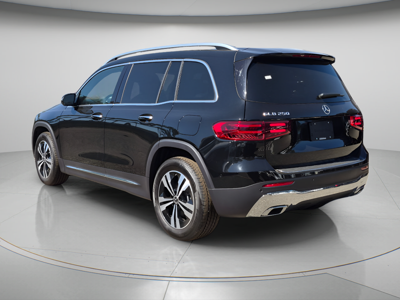 New 2026 Mercedes-Benz GLB 250 image 2