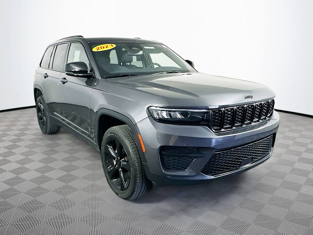 Certified 2023 Jeep Grand Cherokee Altitude AWD/4WD image 2