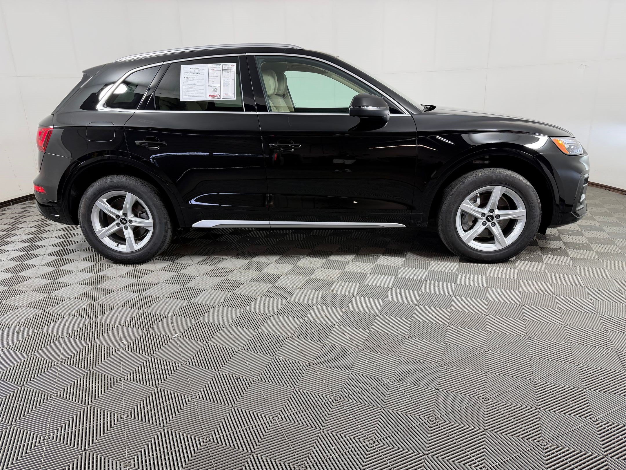 Used 2023 Audi Q5 2.0T Premium w/ Convenience Package AWD/4WD image 8