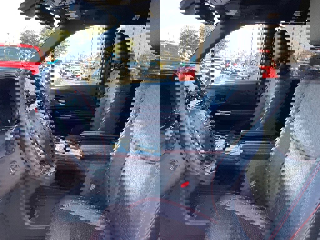 Certified 2025 Toyota Sienna XSE image 10