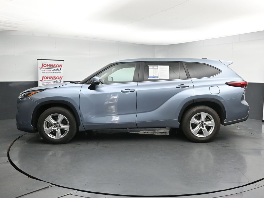 Used 2023 Toyota Highlander LE image 5