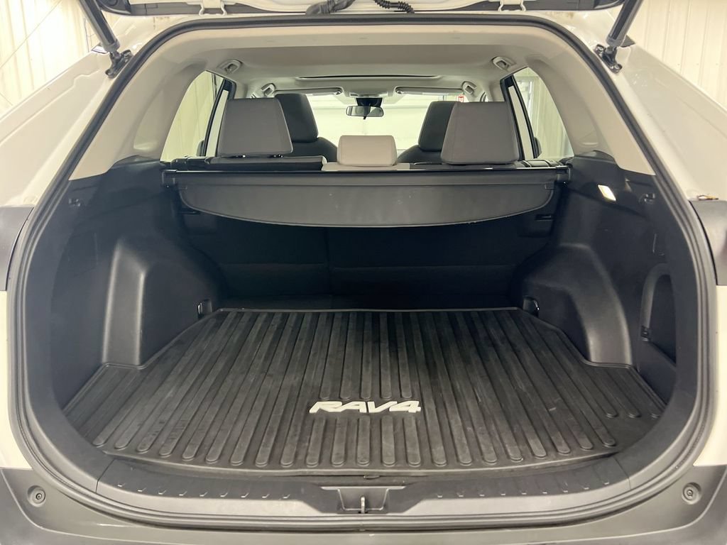 Used 2022 Toyota RAV4 XLE w/ Convenience Package AWD/4WD image 23