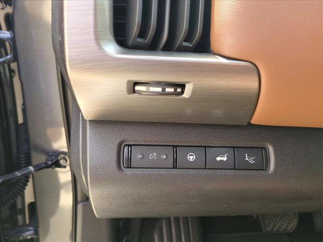 Used 2024 Nissan Pathfinder Platinum w/ Black Appearance Package FWD image 13