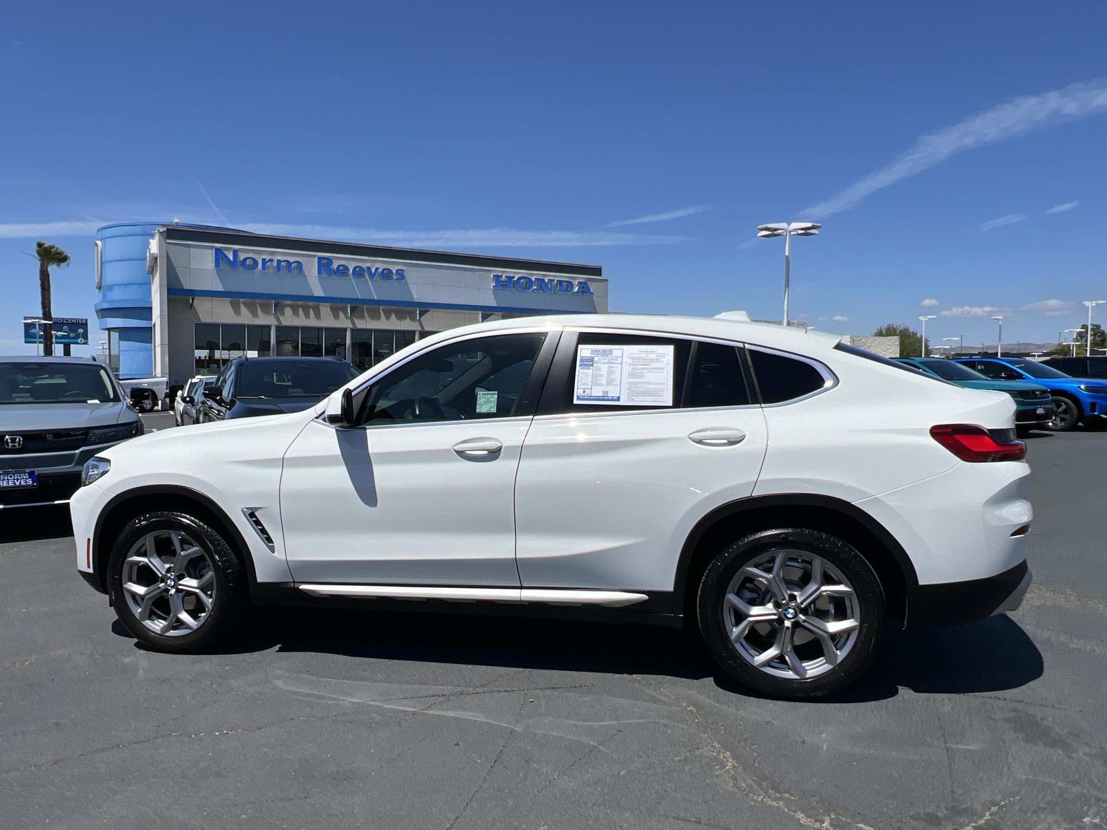 Used 2023 BMW X4 xDrive30i w/ Convenience Package AWD/4WD image 2