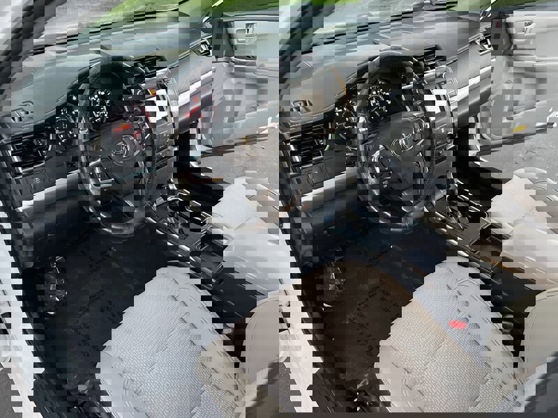 Used 2017 Toyota Camry SE image 23