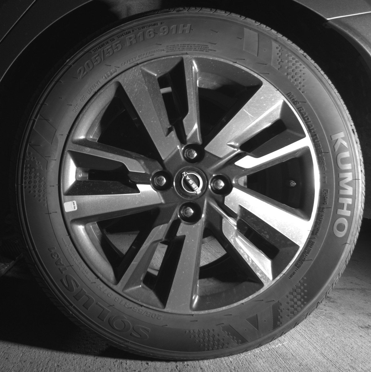 Used 2025 Nissan Versa SV image 14