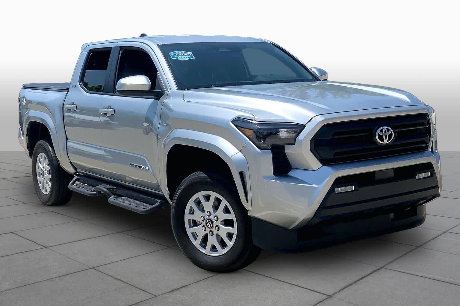 Used 2025 Toyota Tacoma SR5 AWD/4WD image 3