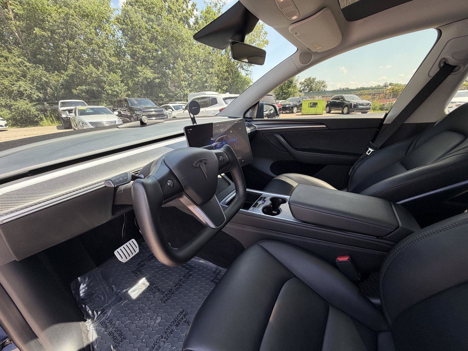 Used 2023 Tesla Model Y Performance AWD/4WD image 11