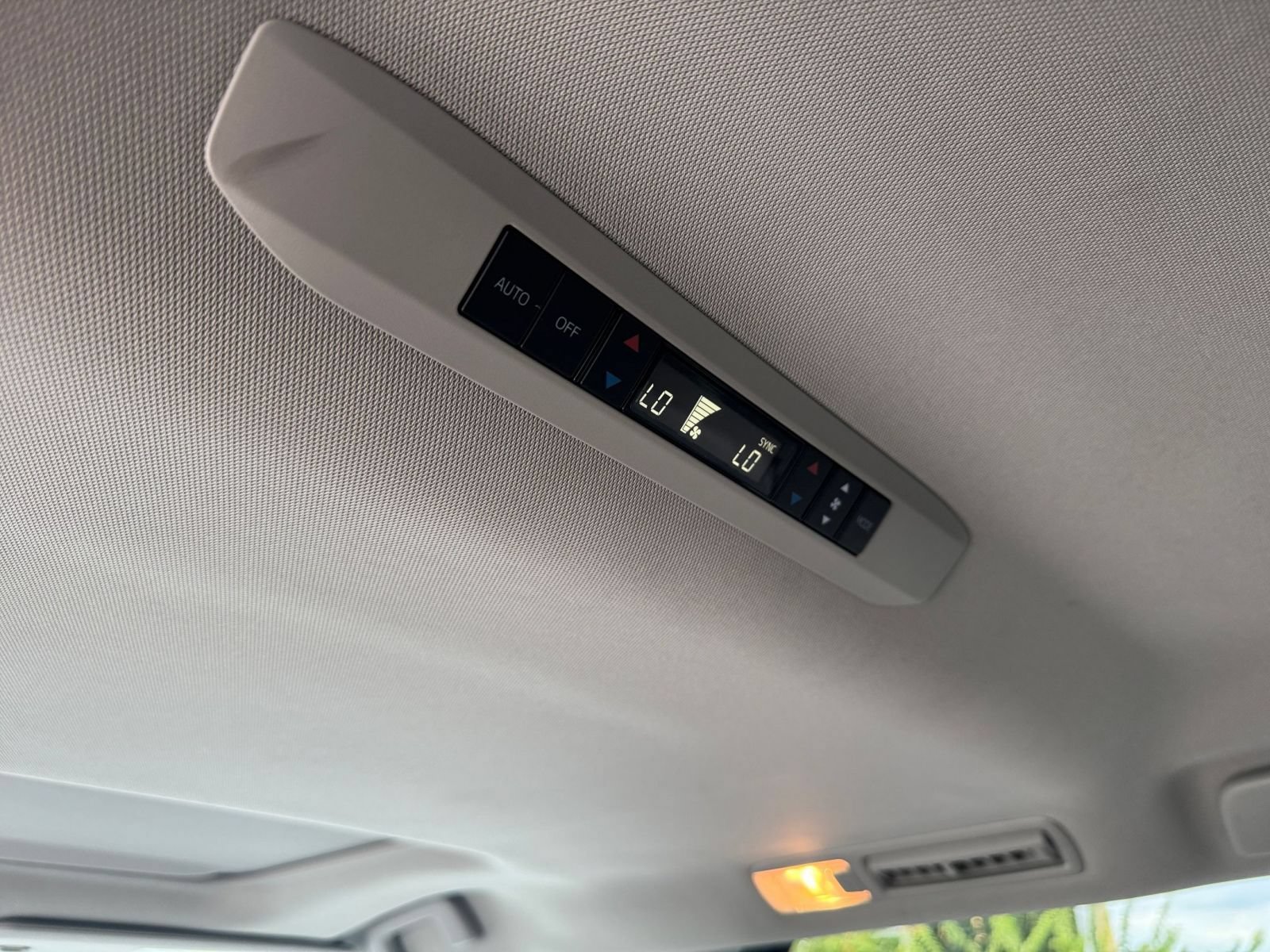 Used 2024 Toyota Sienna XLE FWD image 24