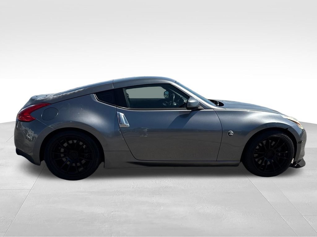 Used 2011 Nissan 370Z Coupe w/ Sport Pkg RWD video 3