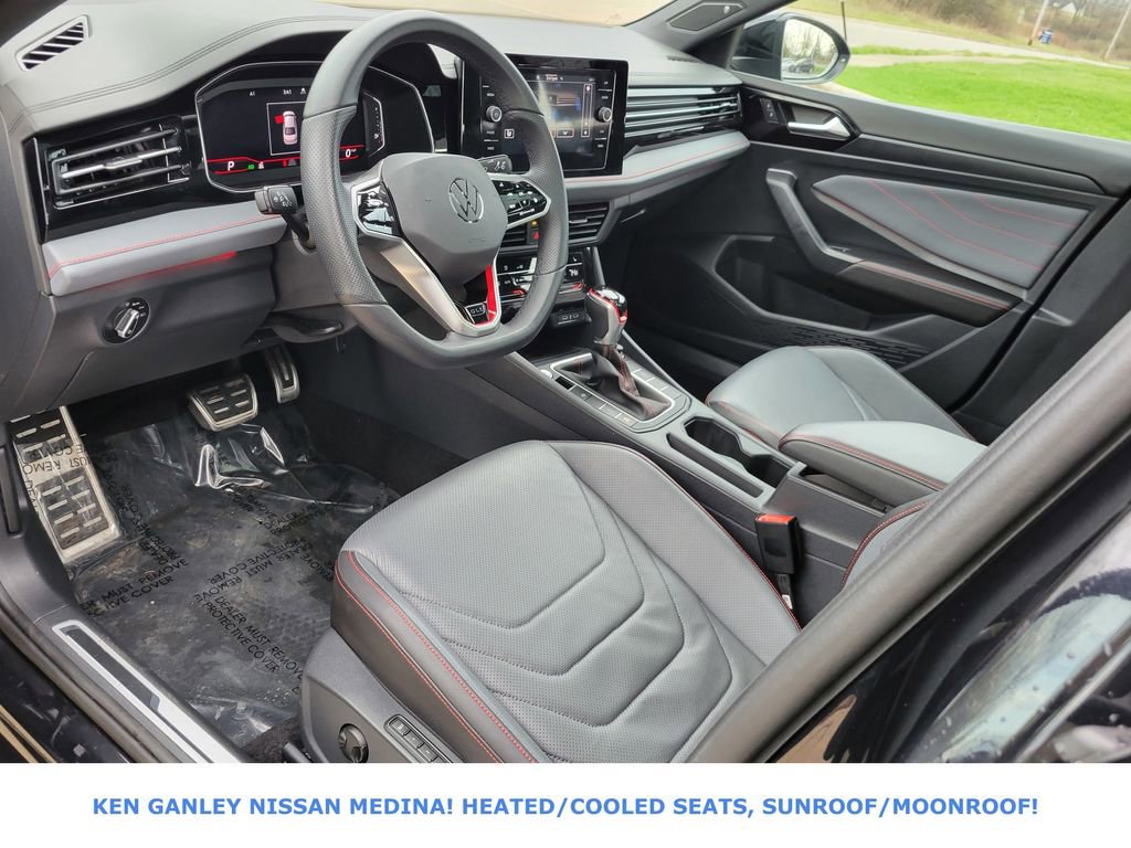 Used 2025 Volkswagen Jetta GLI Autobahn FWD image 25