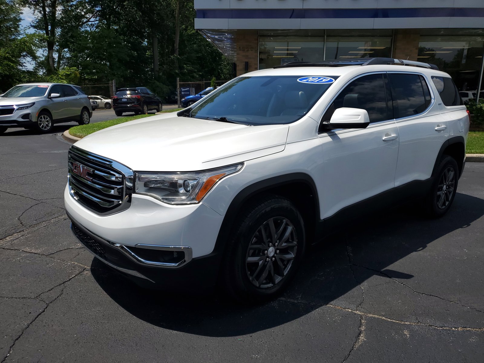 Used 2019 GMC Acadia SLT image 2