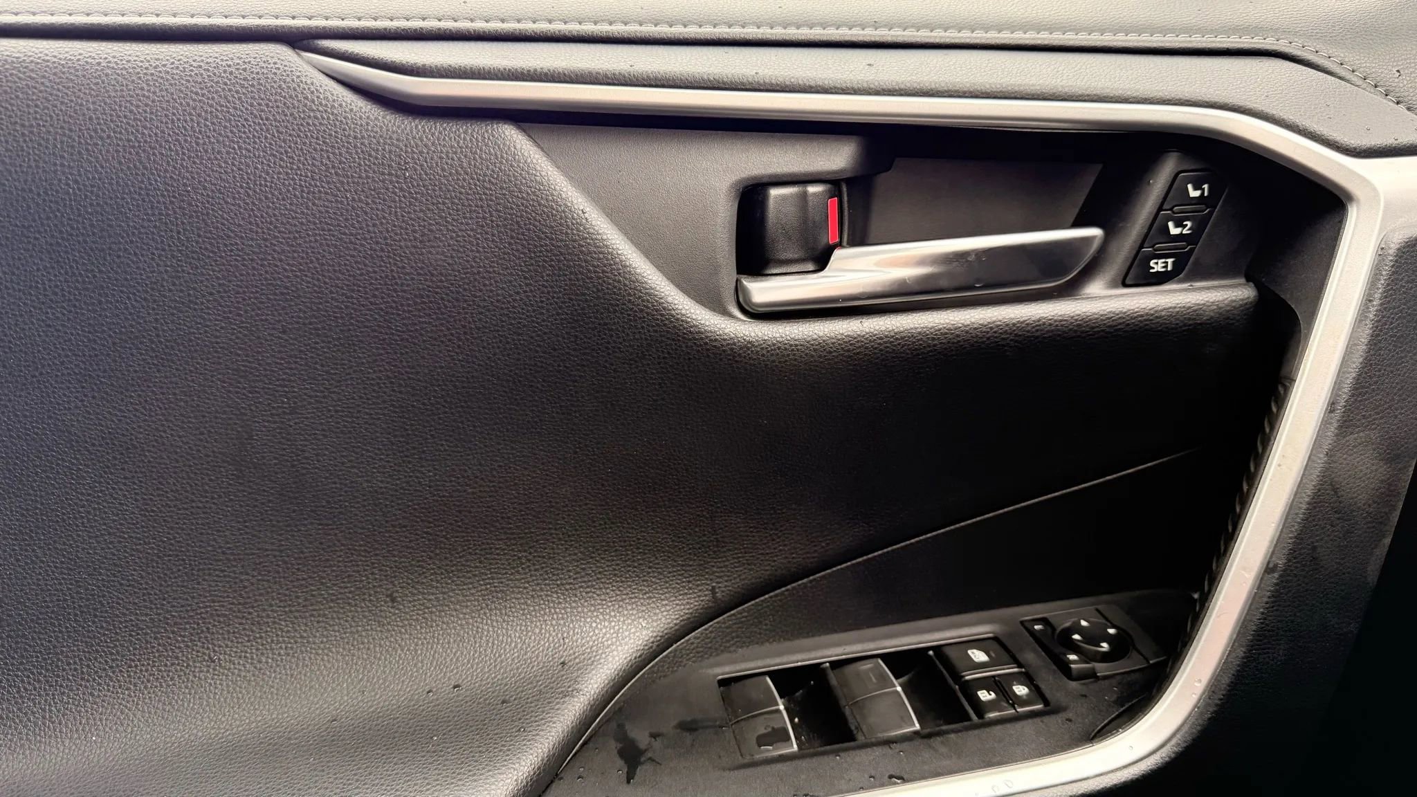 Used 2019 Toyota RAV4 Limited image 27