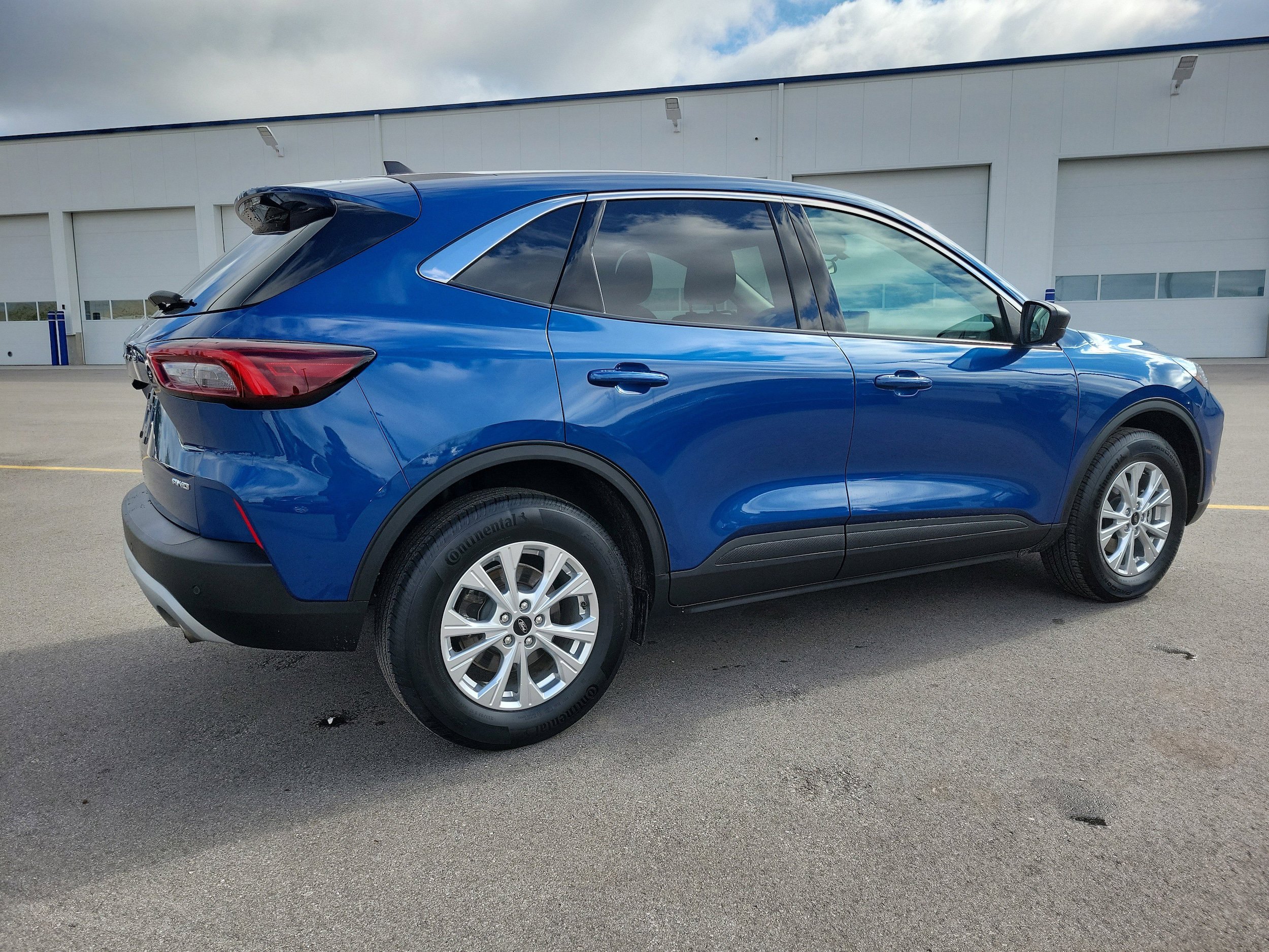 Used 2023 Ford Escape Active w/ Tech Pack #1 AWD/4WD image 4