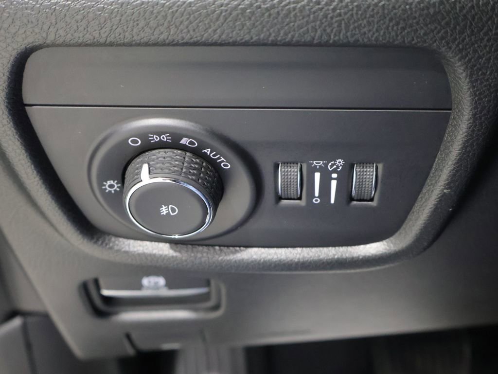 Used 2023 Jeep Grand Cherokee L Limited AWD/4WD image 33