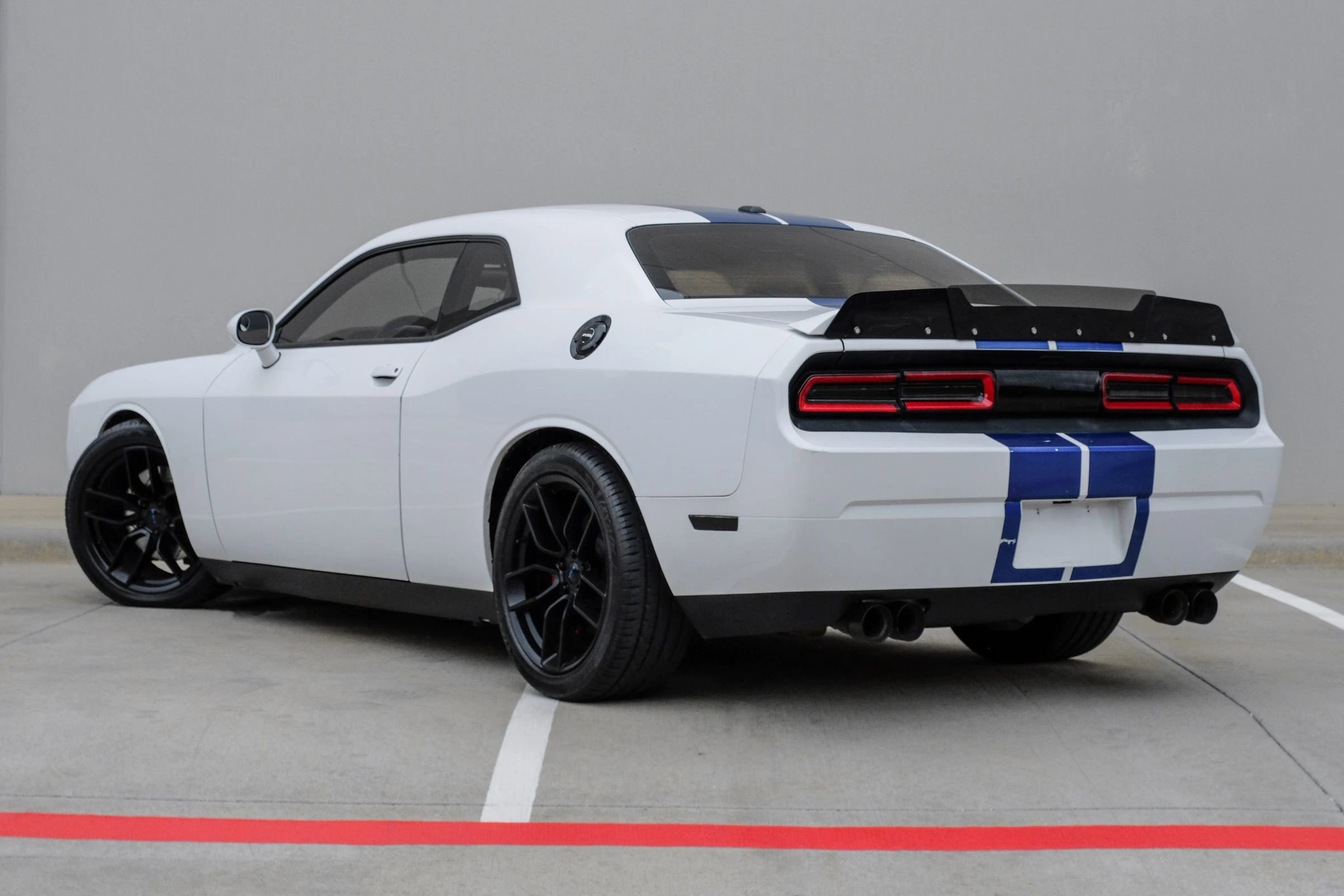 Used 2011 Dodge Challenger SRT8 RWD image 9