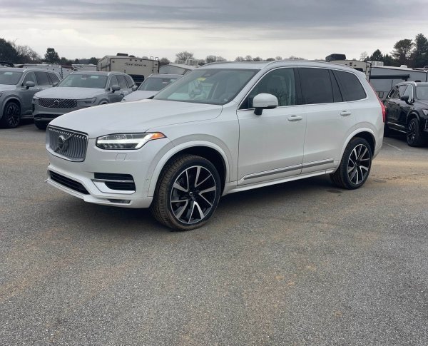 Used 2023 Volvo XC90 B6 Plus w/ Protection Package image 2