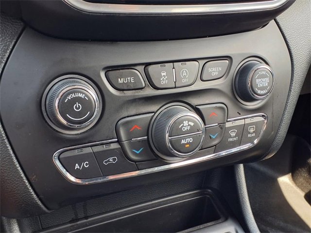 Used 2022 Jeep Cherokee Limited image 21
