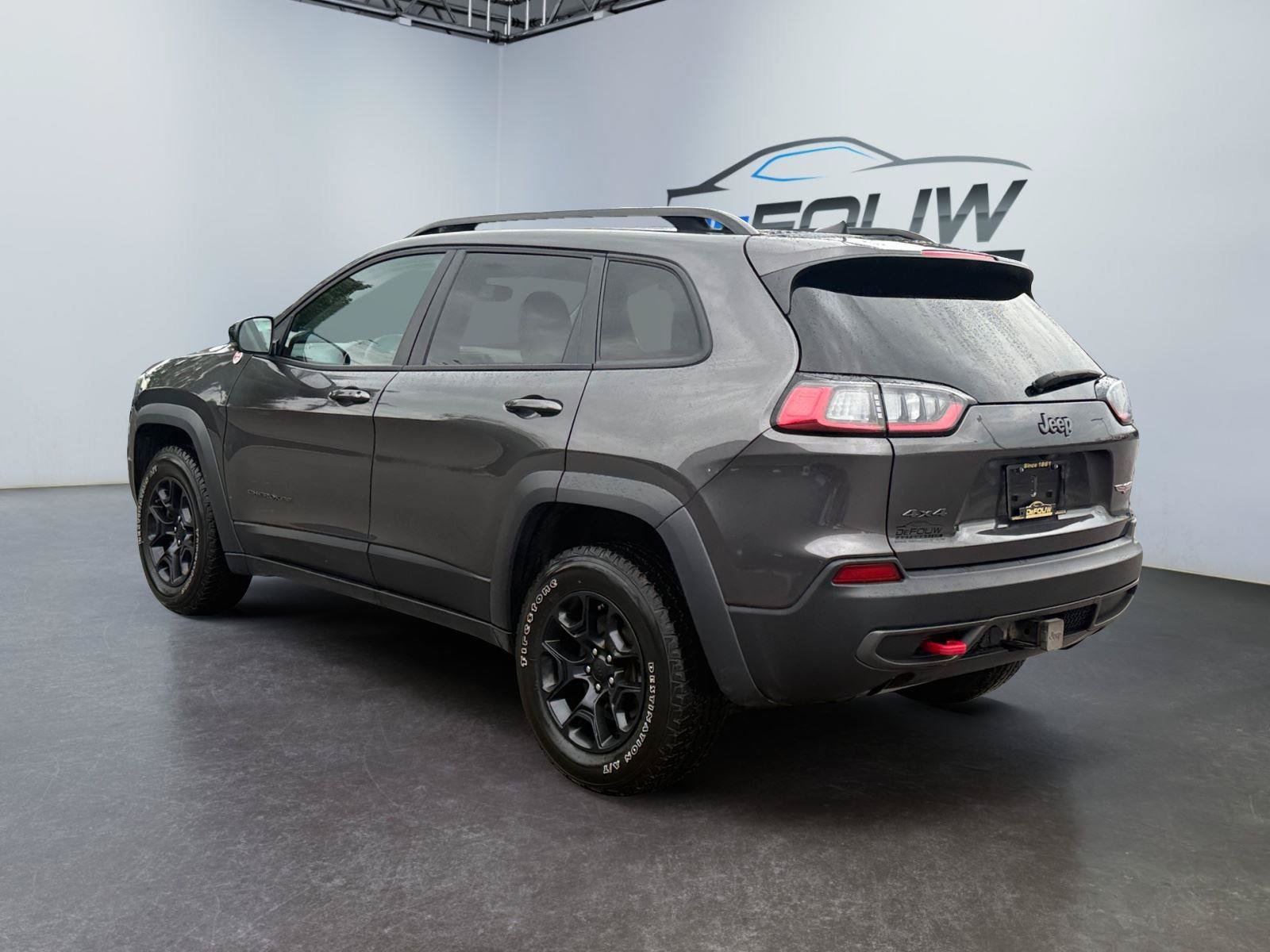 Used 2022 Jeep Cherokee Trailhawk w/ Sun & Sound Group AWD/4WD image 5