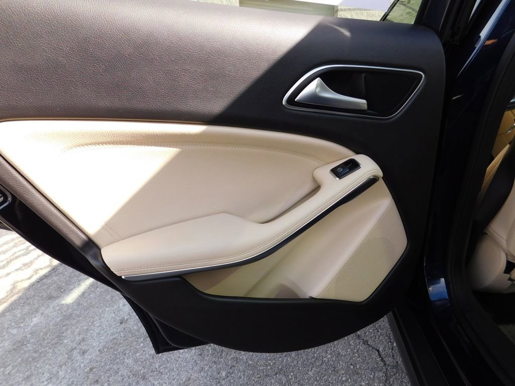 Used 2018 Mercedes-Benz GLA 250 4MATIC image 13