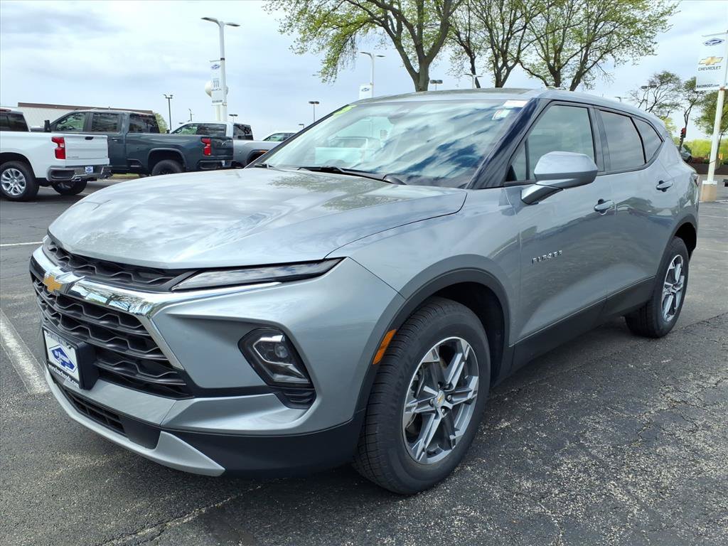 Used 2025 Chevrolet Blazer LT AWD/4WD image 3