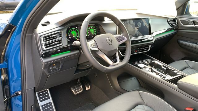 New 2025 Volkswagen Atlas Cross Sport SEL Premium R-Line image 10