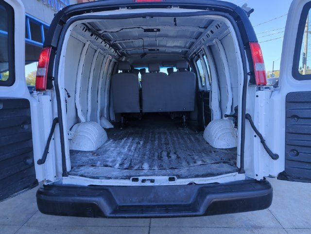 Used 2016 Chevrolet Express 2500 RWD image 19
