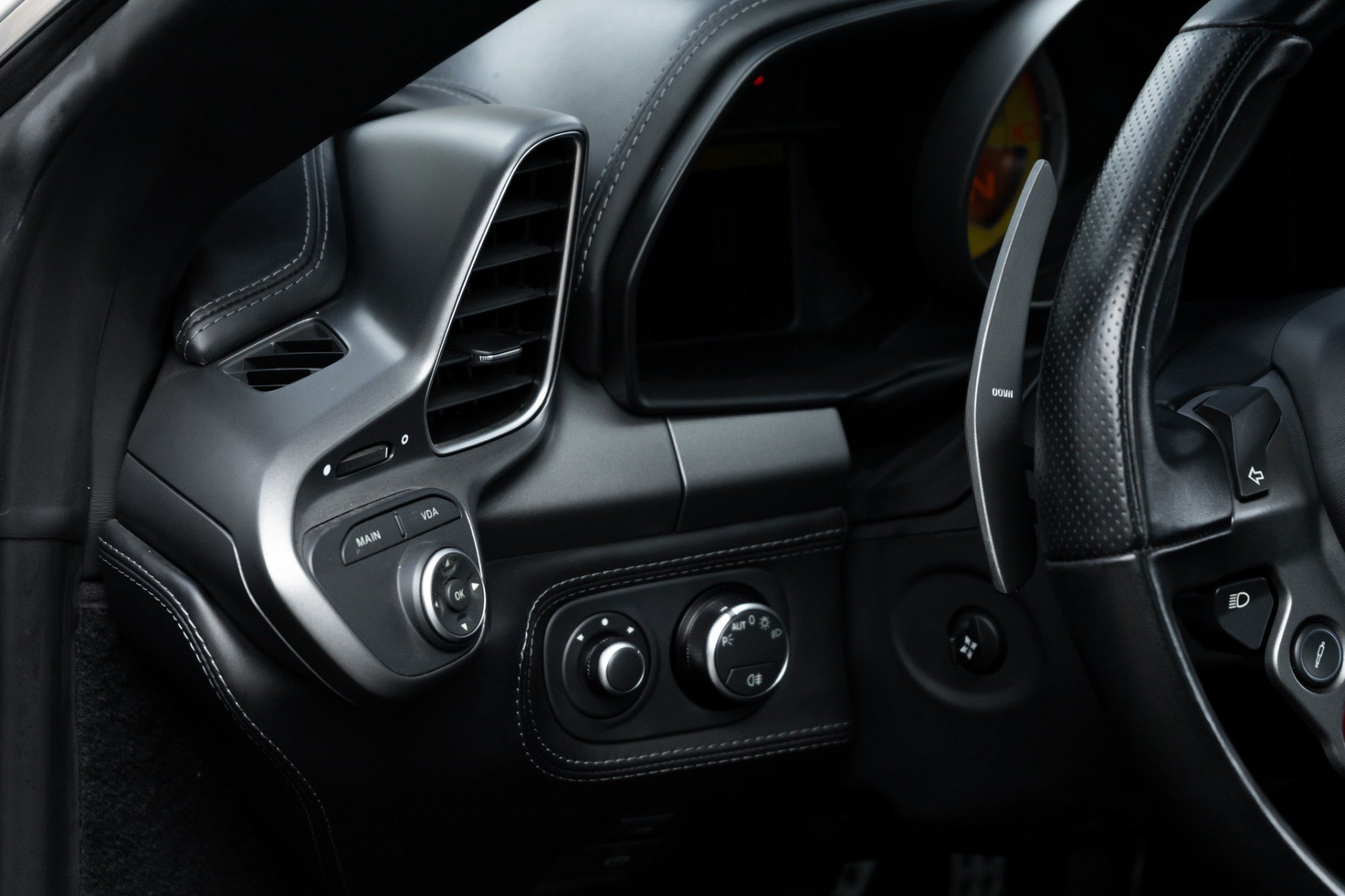 Used 2013 Ferrari 458 Italia Coupe RWD image 19