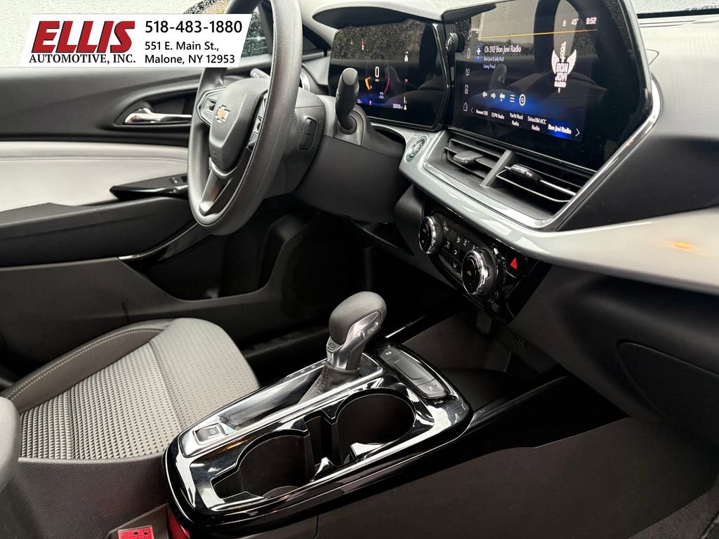Used 2024 Chevrolet Trax LT image 16